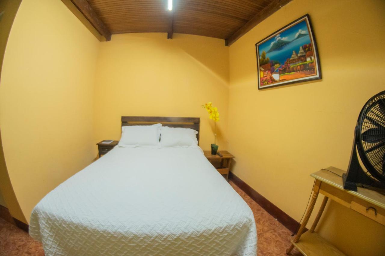 Euro Hostal Ville de Guatemala Extérieur photo